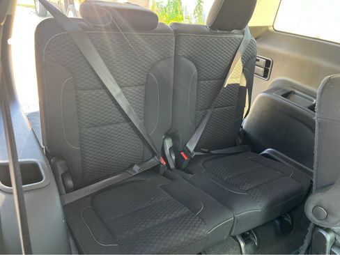 Used 2018 GMC Acadia SLE AWD/4WD image 17