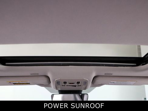 Used 2024 Toyota Highlander Limited image 23