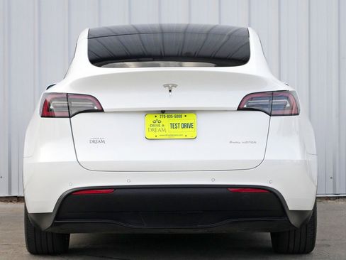 Used 2021 Tesla Model Y Long Range image 11