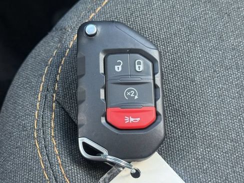 Used 2026 Jeep Wrangler Unlimited Sahara AWD/4WD image 30