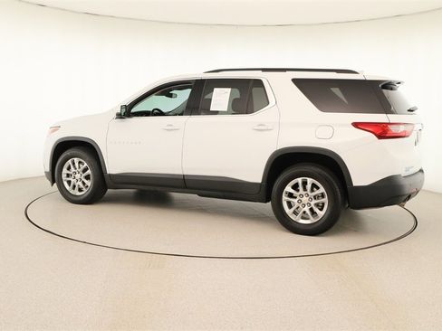 Used 2020 Chevrolet Traverse LT image 3