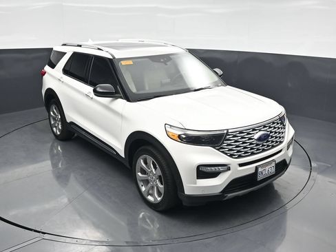 Used 2020 Ford Explorer Platinum w/ Premium Technology Package AWD/4WD image 42