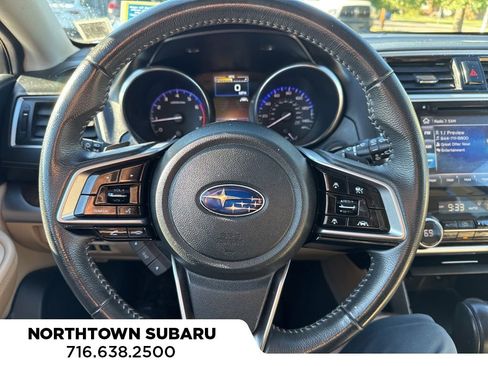 Used 2018 Subaru Outback 2.5i Limited image 3