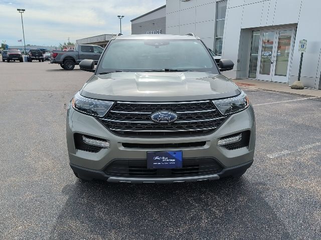 Certified 2020 Ford Explorer XLT w/ Equipment Group 202A AWD/4WD image 2