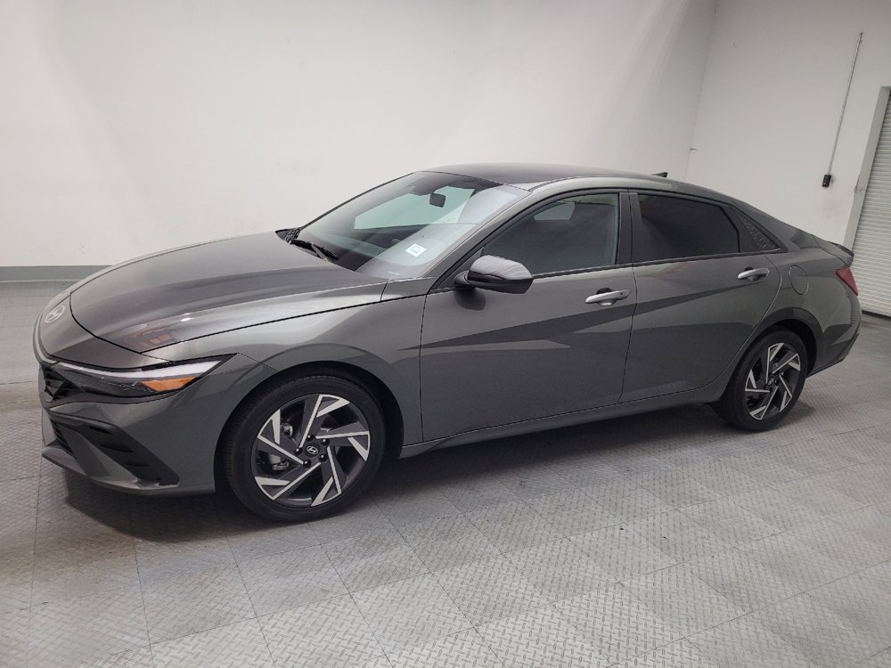 Used 2025 Hyundai Elantra Sport FWD image 2