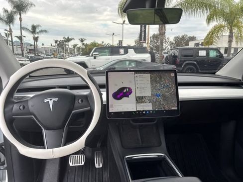 Used 2021 Tesla Model Y Long Range AWD/4WD image 9