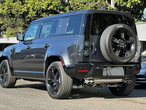 New 2026 Land Rover Defender 110 X-Dynamic SE image 3