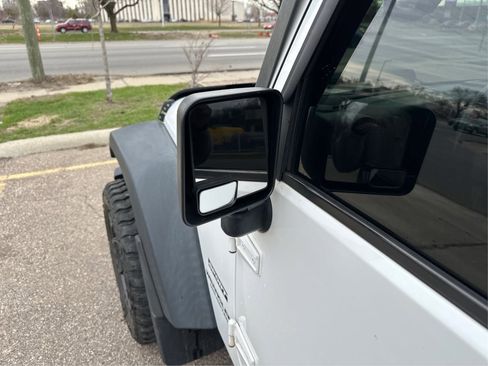 Used 2017 Jeep Wrangler Unlimited Sport w/ Connectivity Group AWD/4WD image 19