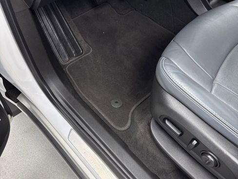 Used 2020 Buick Enclave Essence w/ Sound and Sites Package image 16