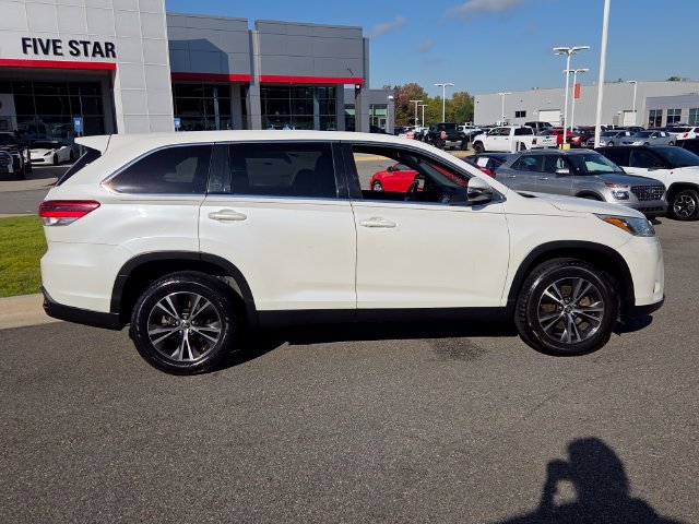 Used 2019 Toyota Highlander LE FWD image 15