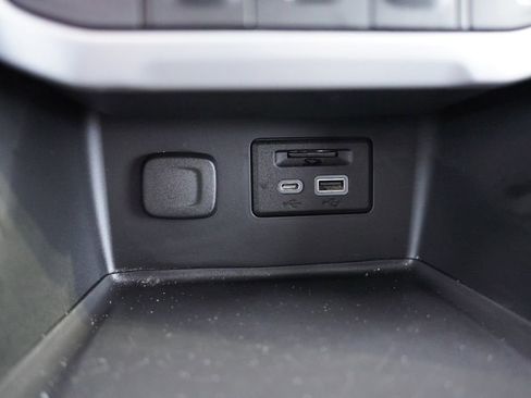 Certified 2023 GMC Acadia SLT w/ Preferred Package image 32