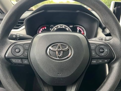Used 2025 Toyota RAV4 XLE FWD image 22