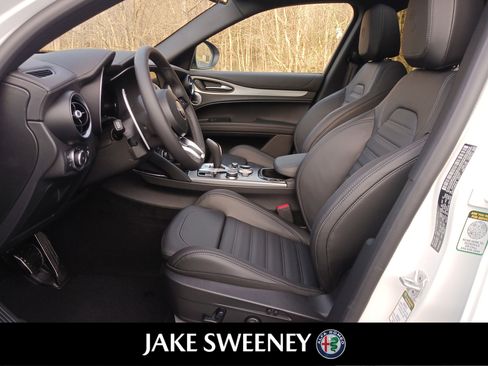 New 2026 Alfa Romeo Stelvio Sprint image 11