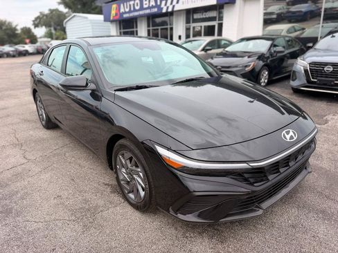 Used 2024 Hyundai Elantra SEL FWD image 4