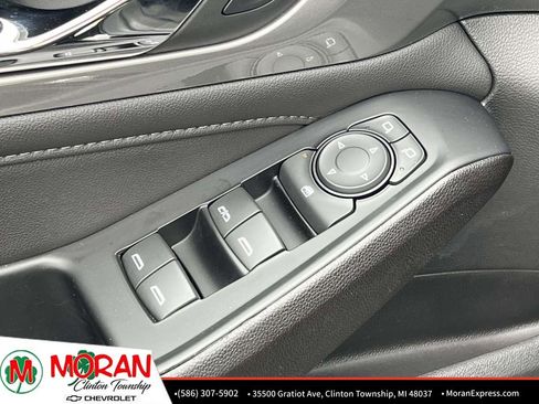 Certified 2023 Chevrolet Traverse LT FWD image 16