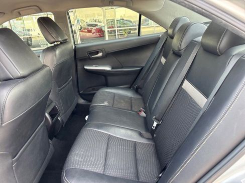 Used 2014 Toyota Camry SE image 11