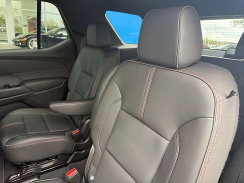 Used 2023 Chevrolet Traverse RS FWD image 23