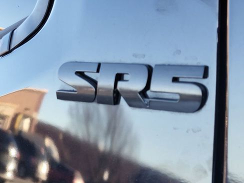 Used 2022 Toyota Tacoma SR AWD/4WD image 15