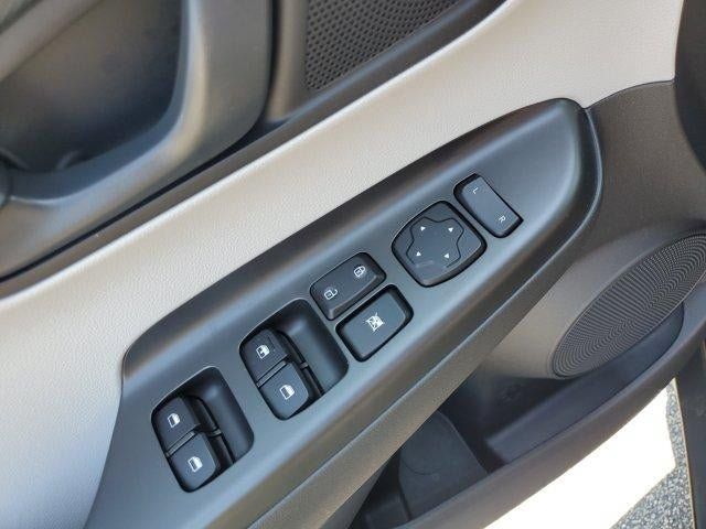 Used 2022 Hyundai Kona SEL FWD image 34