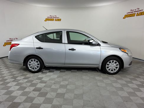 Used 2019 Nissan Versa S FWD image 5