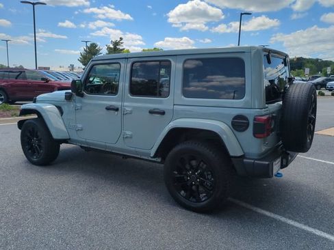 Used 2024 Jeep Wrangler Unlimited Sahara AWD/4WD image 6