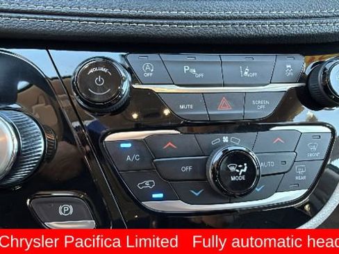 Used 2023 Chrysler Pacifica Limited FWD image 14