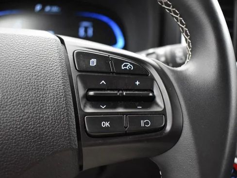 Used 2025 Hyundai Venue Limited image 23