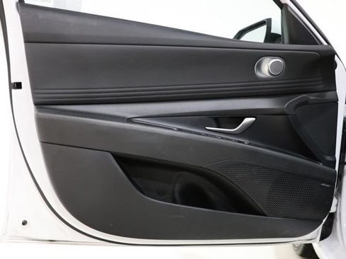Used 2025 Hyundai Elantra Limited FWD image 16
