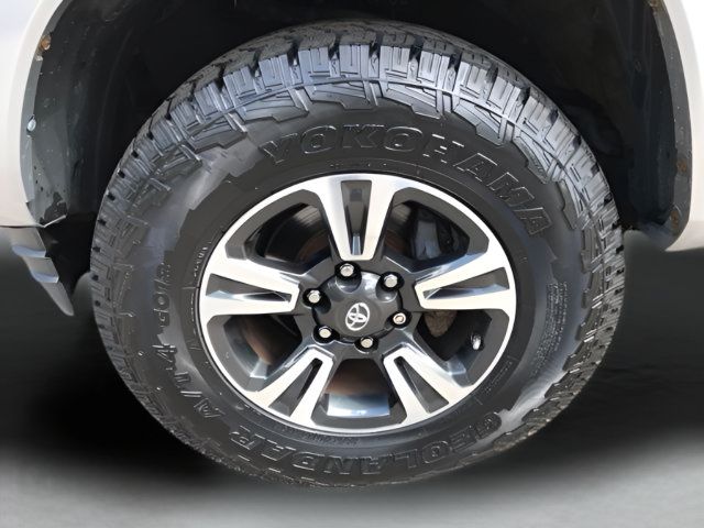Certified 2016 Toyota Tacoma TRD Sport w/ Towing Package AWD/4WD image 21