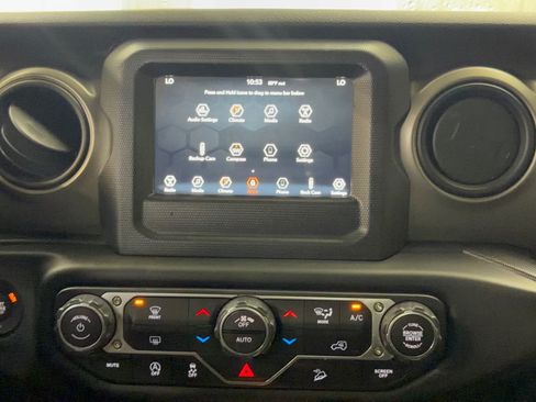Used 2018 Jeep Wrangler Unlimited Sport S AWD/4WD image 23