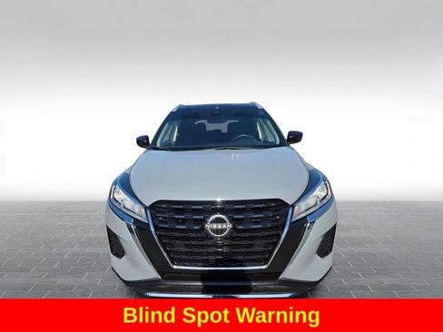 Used 2024 Nissan Kicks SV FWD image 2
