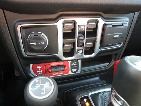 Used 2024 Jeep Wrangler Unlimited Rubicon AWD/4WD image 20