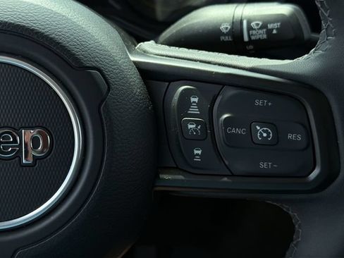Certified 2025 Jeep Gladiator Sport AWD/4WD image 28