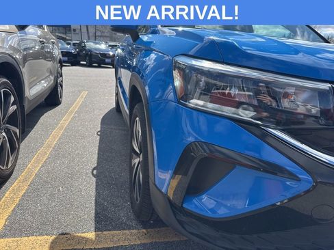 Used 2023 Volkswagen Taos SE w/ Panoramic Sunroof Package image 8