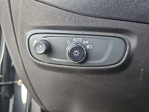 Used 2023 Chevrolet Equinox LT image 26