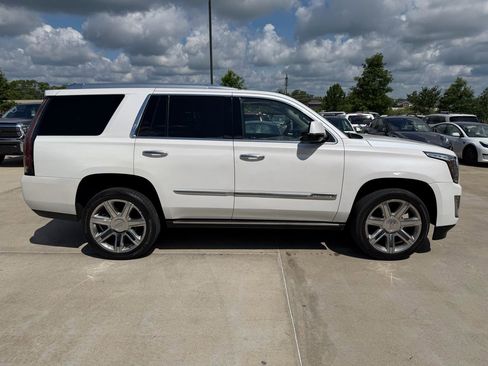 Used 2016 Cadillac Escalade Premium RWD image 4
