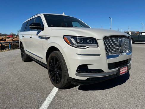 Used 2024 Lincoln Navigator Reserve image 4