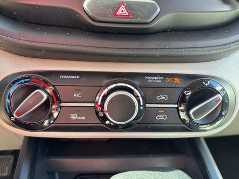 Used 2023 Kia Soul LX w/ LX Technology Package image 17