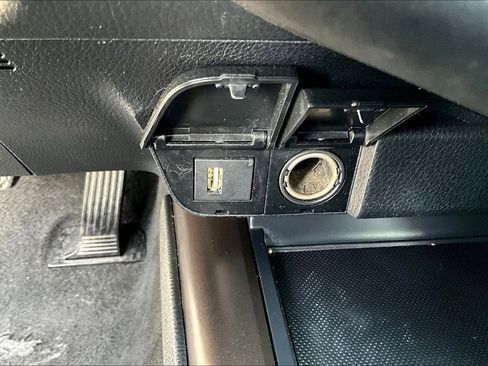 Used 2023 Toyota Camry SE image 17