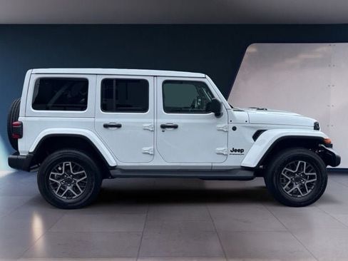 Used 2026 Jeep Wrangler Unlimited Sahara AWD/4WD image 6