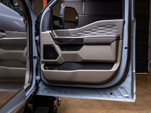 Used 2026 Ford F450 Platinum w/ Platinum Plus Package image 37