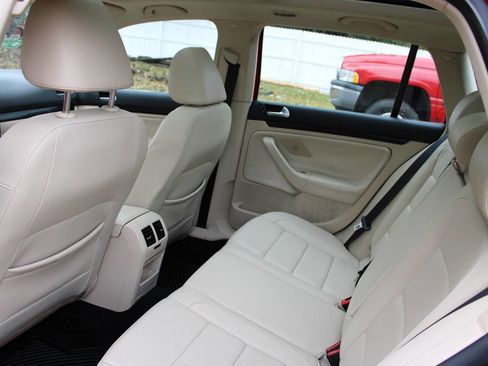 Used 2013 Volkswagen Jetta SE image 28