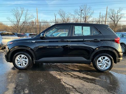 Used 2025 Hyundai Venue SE image 4