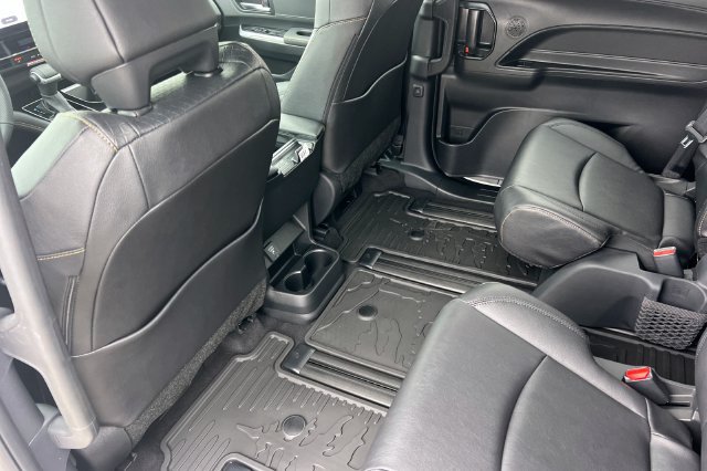 New 2026 Toyota Sienna XLE Woodland Edition AWD/4WD image 12