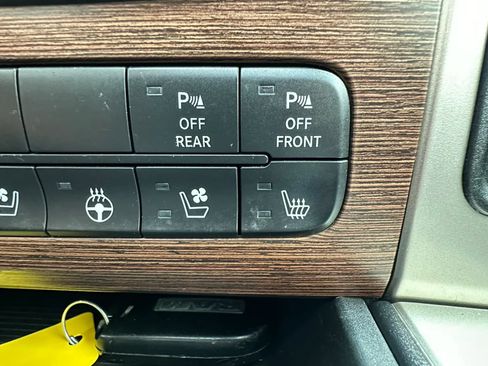 Used 2014 RAM 1500 Laramie w/ Convenience Group AWD/4WD image 32
