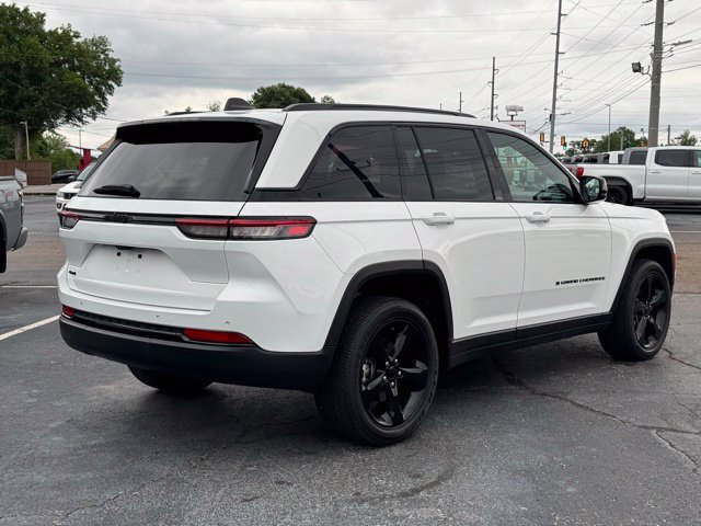 Used 2023 Jeep Grand Cherokee Altitude AWD/4WD image 5