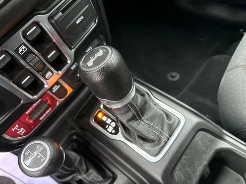 Used 2024 Jeep Wrangler Unlimited image 19