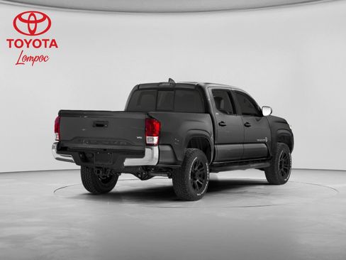 Used 2017 Toyota Tacoma SR5 w/ Tow Package image 2
