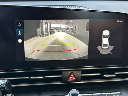 Used 2023 Hyundai Elantra Limited image 19