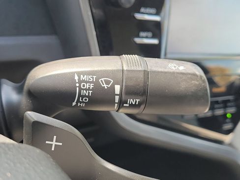 Used 2018 Toyota Camry SE FWD image 12